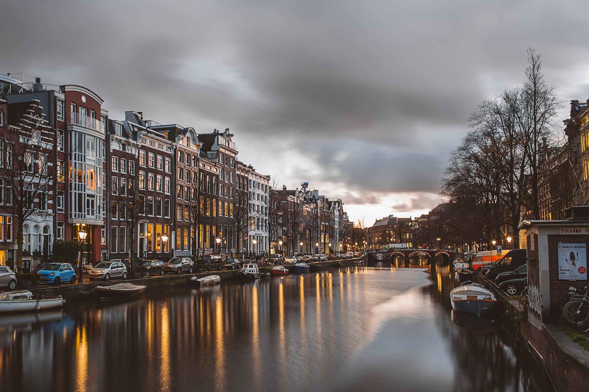 Amsterdam, une ville à découvrir - background banner