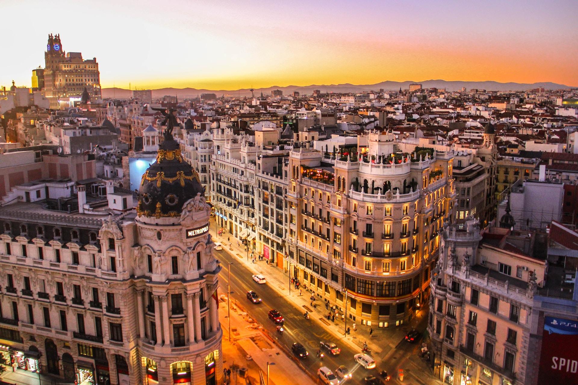 10 visites incontournables en une journée à Madrid - background banner
